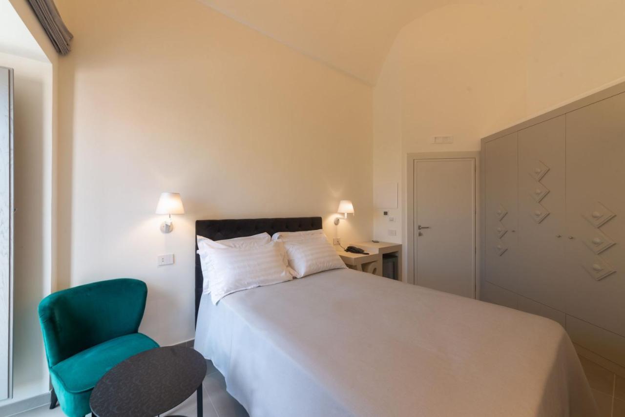 Insula Boutique 4*